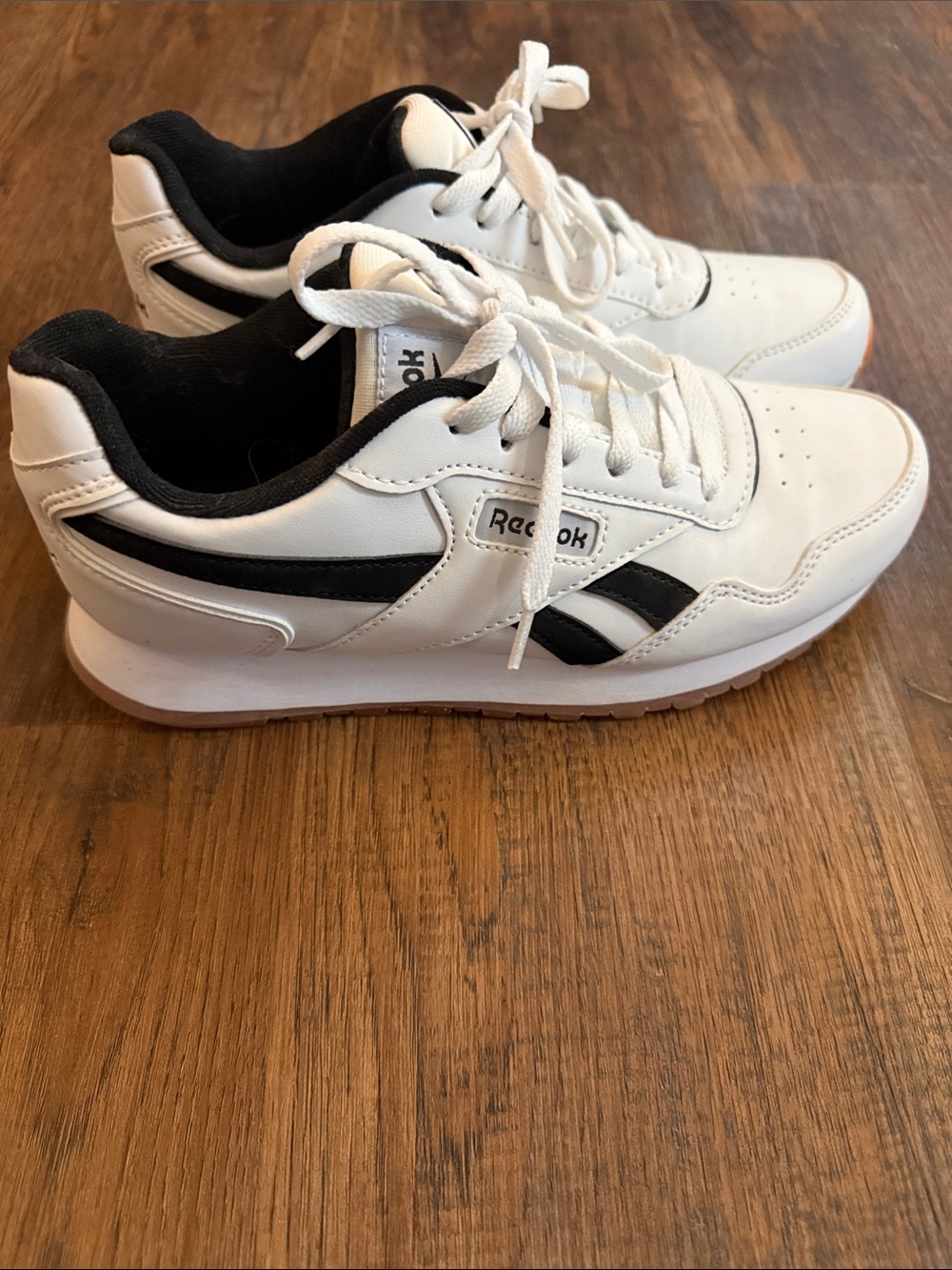 Reebok White and Black Low-Top Sneakers - Picture 5 of 6